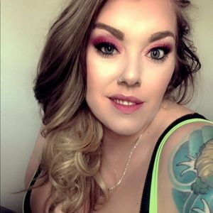 Meet your Posher, Tia